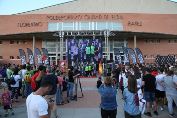 La recepción de los participantes tuvo lugar en la Plaza Isabel Ortuño | Ismael Cruces. 