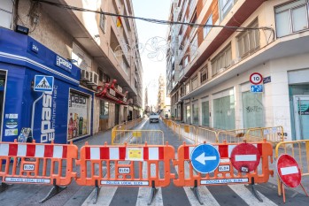 La calle ya se ha cortado al tráfico