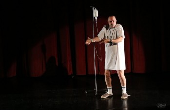 Santi Rodríguez hizo reír al Teatro Castelar con un espectáculo basado en su infarto