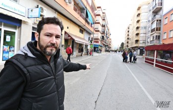 Muñoz muestra la avenida en un momento en el que apenas había gente | Jesús Cruces.