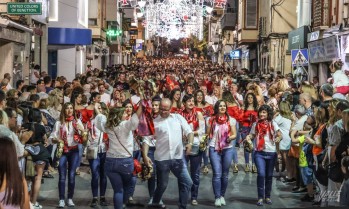 La ciudad disfrutó de un preludio de los esperados Moros y Cristianos. 