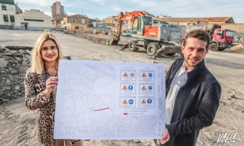 La alcaldesa, Irene Navarro, y el edil de Urbanismo, David Morcillo, han presentado el inicio de las obras | J.C.