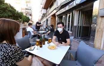 Los bares y restaurantes tendrán que cerrar a la 1 de la madrugada.