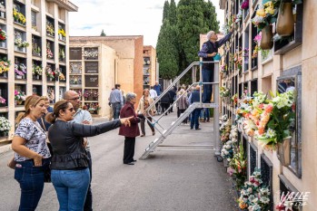 El cementerio de Santa Bárbara ha recibido numerosas visitas | Nando Verdú.