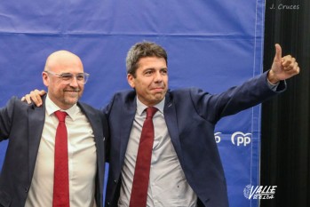 Paco Ponche junto al presidente de la Generalitat, Carlos Mazón.