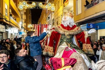 Los Reyes Magos conocieron a los niños eldenses | Nando Verdú. 