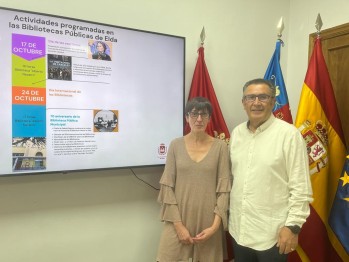 La bibliotecaria Reme Páez, y el concejal de Cultura, Amado Navalón, durante la presentación de las actividades. 