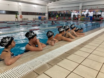 Imagen del Club Natación Elda en la piscina cubierta.  