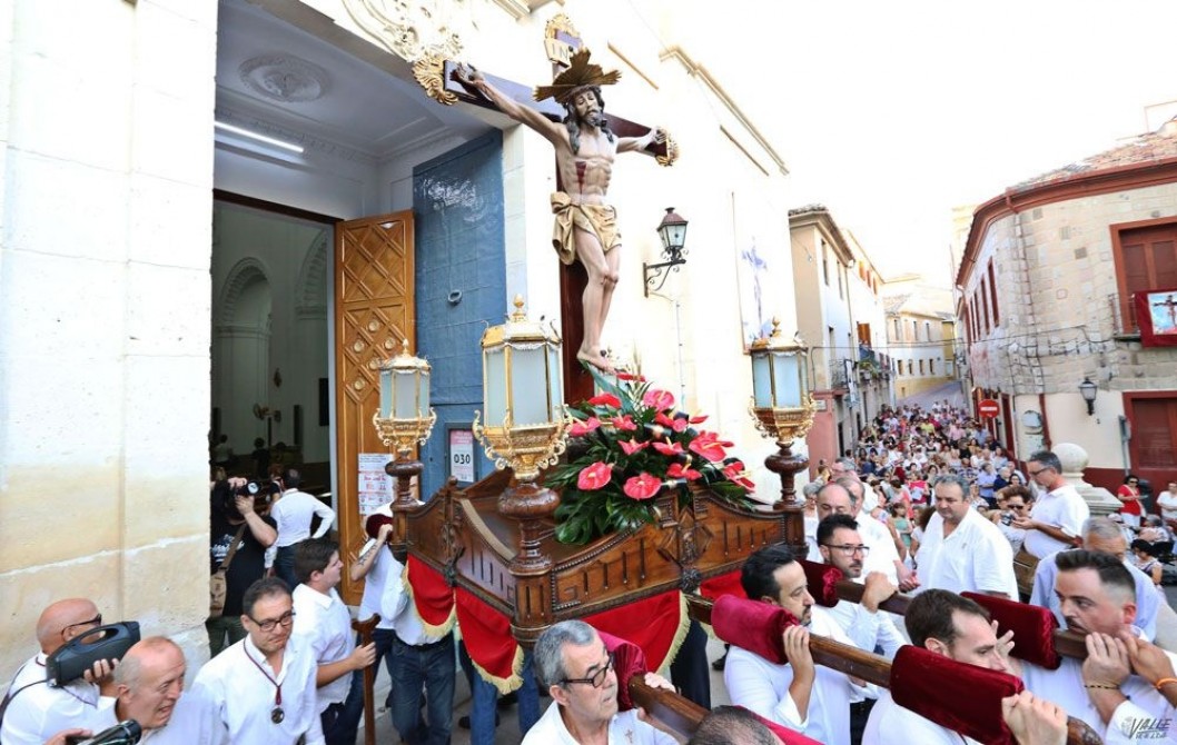 El Cristo del Monte Calvario recorre el casco antiguo de Petrer en un Vía Crucis El Cristo del Monte Calvario recorre el casco antiguo de Petrer en un Vía Crucis