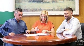 Petrer firma un convenio de 6.000 euros con APANAH