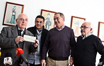 Esta mañana se ha hecho entrega del cheque a la AECC| Jesús Cruces.
