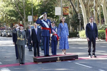 El diseño escogido por la Reina Letizia es de Juan Vidal |  Casa Real.