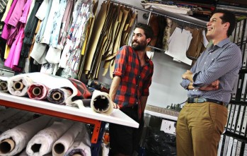 Alfaro junto a Vidal en el estudio del diseñador en Elda | Jesús Cruces
