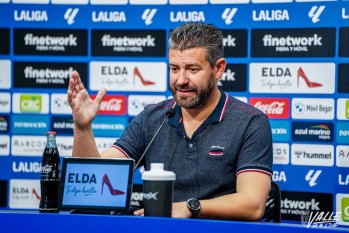 Fernando Estévez es el entrenador que más partidos ha dirigido al Eldense en Segunda División | Nando Verdú.