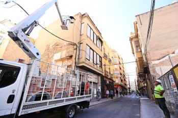 Esta mañana ha dado comienzo la instalación del alumbrado | Jesús Cruces.