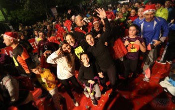 Numerosas familias participan en la San Silvestre cada año.