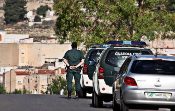 El suceso provocó que un agente resultase herido.