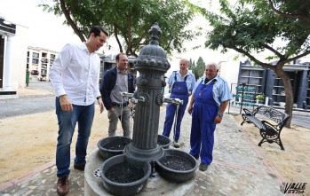 Con las obras se ha instalado una nueva fuente y se ha reparado parte del suelo | Jesús Cruces.