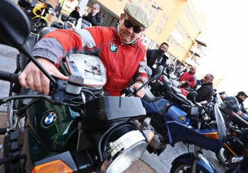 Un centenar de motoristas ha llegado a Elda para disfrutar de este encuentro | Jesús Cruces.