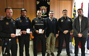 Petrer reconoce la labor del inspector y de dos agentes de la Policía Local del municipio para destapar un caso de estafa