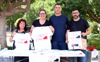 Durante la mañana se han vendido camisetas en en la Plaza Castelar.