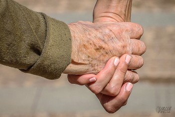 Las personas con dependencia tienen que esperar unos dos año para recibir las ayudas | J.C.