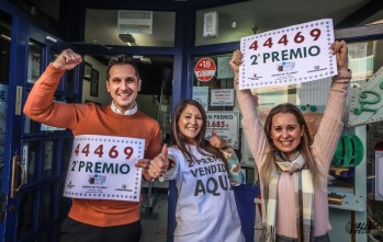 El equipo de La Frontera celebra el premio | J.C.