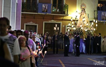 Cientos de petrerenses iluminaron el camino de la Virgen del Remedio | Jesús Cruces.