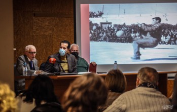 El libro se presentó ayer ante más de un centenar de personas | J.C.