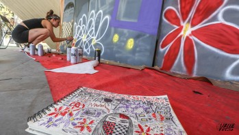 Imagen de los artistas amateur mientras trabajaban.