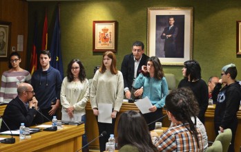 Los jóvenes de Petrer muestran su repulsa ante la violencia machista