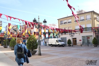 Las banderolas se han instalado | Marta Maestre.