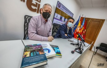 Amado Navalón y Juan Vera anunciaron la presentación de la novela de Elia Barceló. 