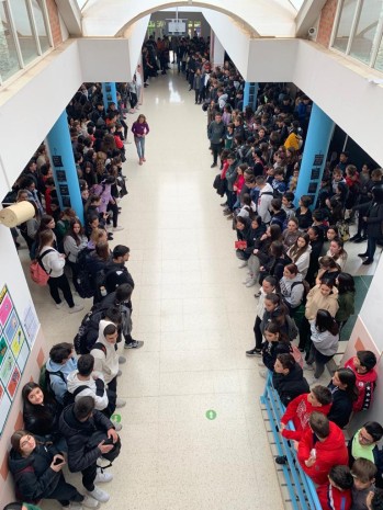 Imagen de los alumnos del centro durante uno de los actos. 