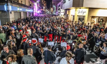 La Tardebuena ha estado amenizada por Acustic Band | J.C.