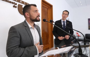 Rubén Alfaro y Javier Rivera han firmado hoy el acuerdo del nuevo gobierno de Elda.