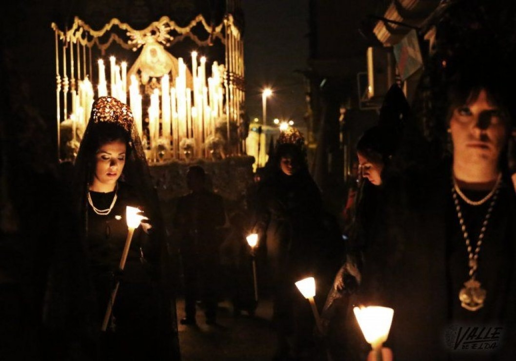 Emoción y silencio ante el Cristo y la Soledad Emoción y silencio ante el Cristo y la Soledad