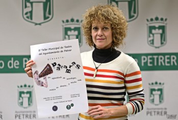 El Taller Municipal de Teatro de Petrer presenta su primer espectáculo con monólogos y música en directo