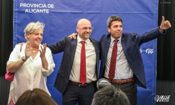 Pepa Villaplana, Paco Ponce y Carlos Mazón en Petrer.