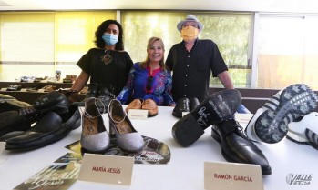El Museo del calzado recibe los zapatos de Ramón García y María Jesús y su acordeón