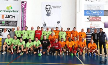 Conocidos exjugadores han participado en partidillo en homenaje a de Miguel | Jesús Cruces.