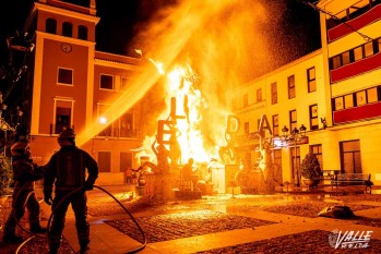 El fuego consumió las obras de arte efímeras | Nando Verdú.