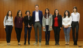 Imagen de las mujeres que forman parte de la lista junto al alcalde Rubén Alfaro.