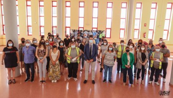 Imagen de los trabajadores junto al equipo de gobierno.