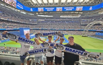 Los cinco eldenses en el estadio Santiago Bernabéu.