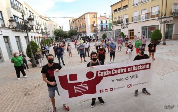 Concentración en Elda para pedir una solución al drama de los refugiados de Moria