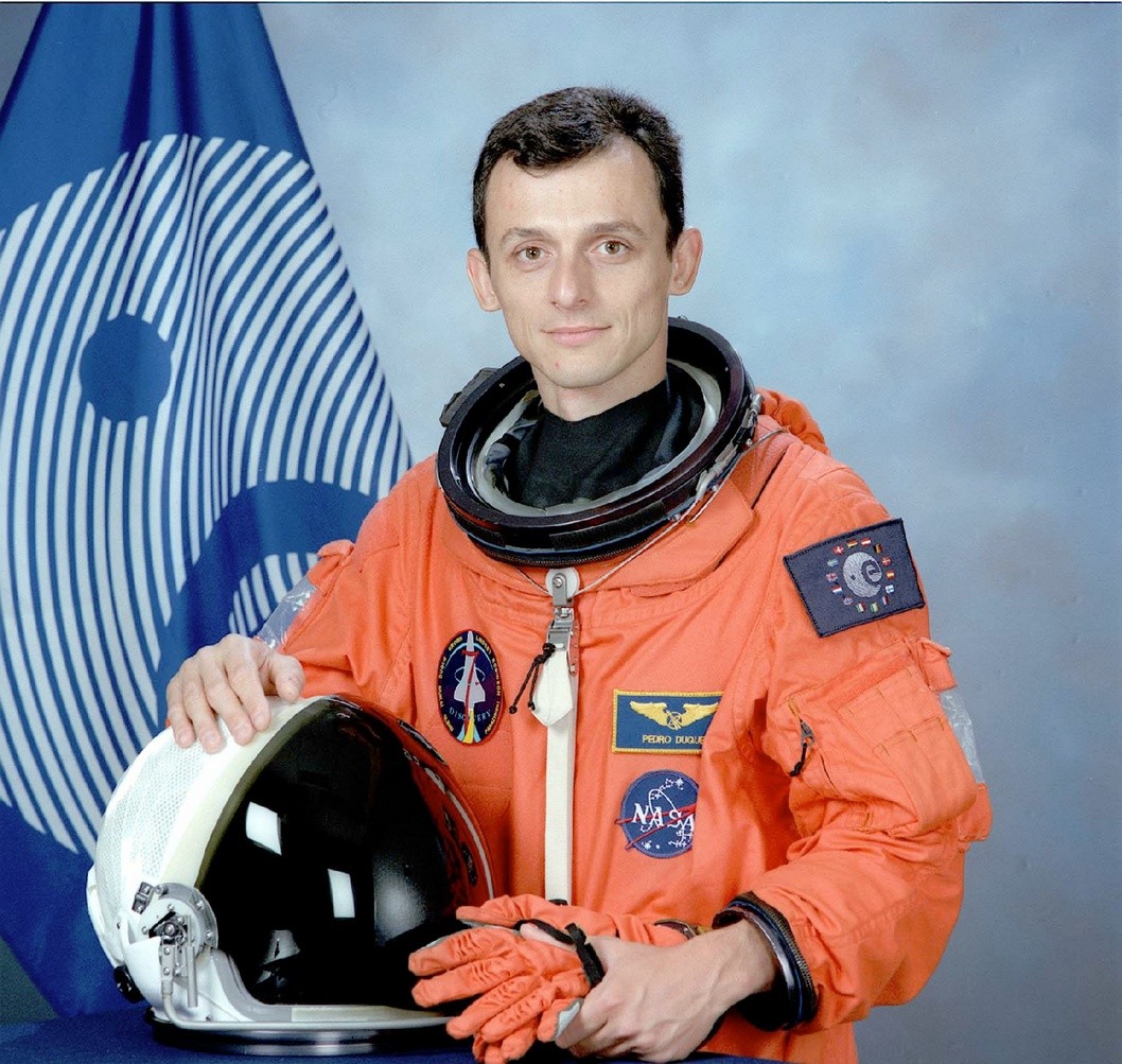 El astronauta Pedro Duque donará unas zapatillas del espacio al Museo del Calzado El astronauta Pedro Duque donará unas zapatillas del espacio al Museo del Calzado