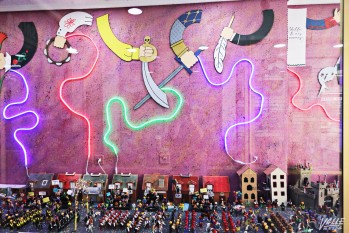 La pared representa el cartel de fiestas de este año | Marta Maestre. 