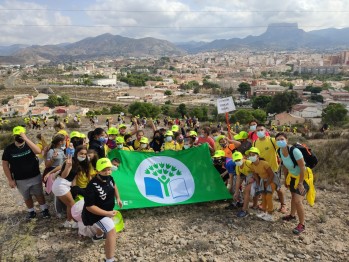 Recogieron la bandera en la cima de Bolón.