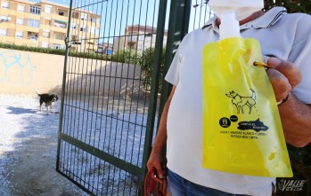 La Concejalía de Sanidad pone a disposición botellas gratis para diluir con agua los orines.